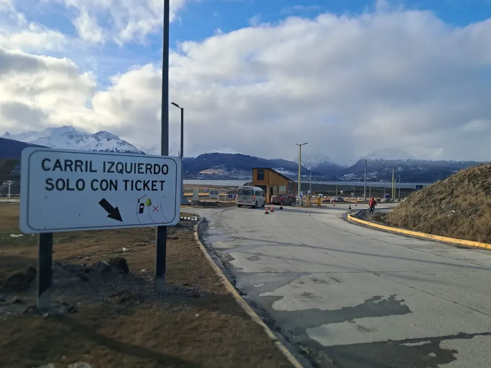 cartel_aeropuerto_ushuaia