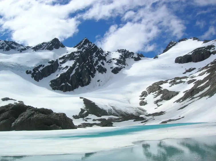 infuetur-denuncio-youtuber-que-recorrio-glaciar-vinciguerra-violando-dnu_37983