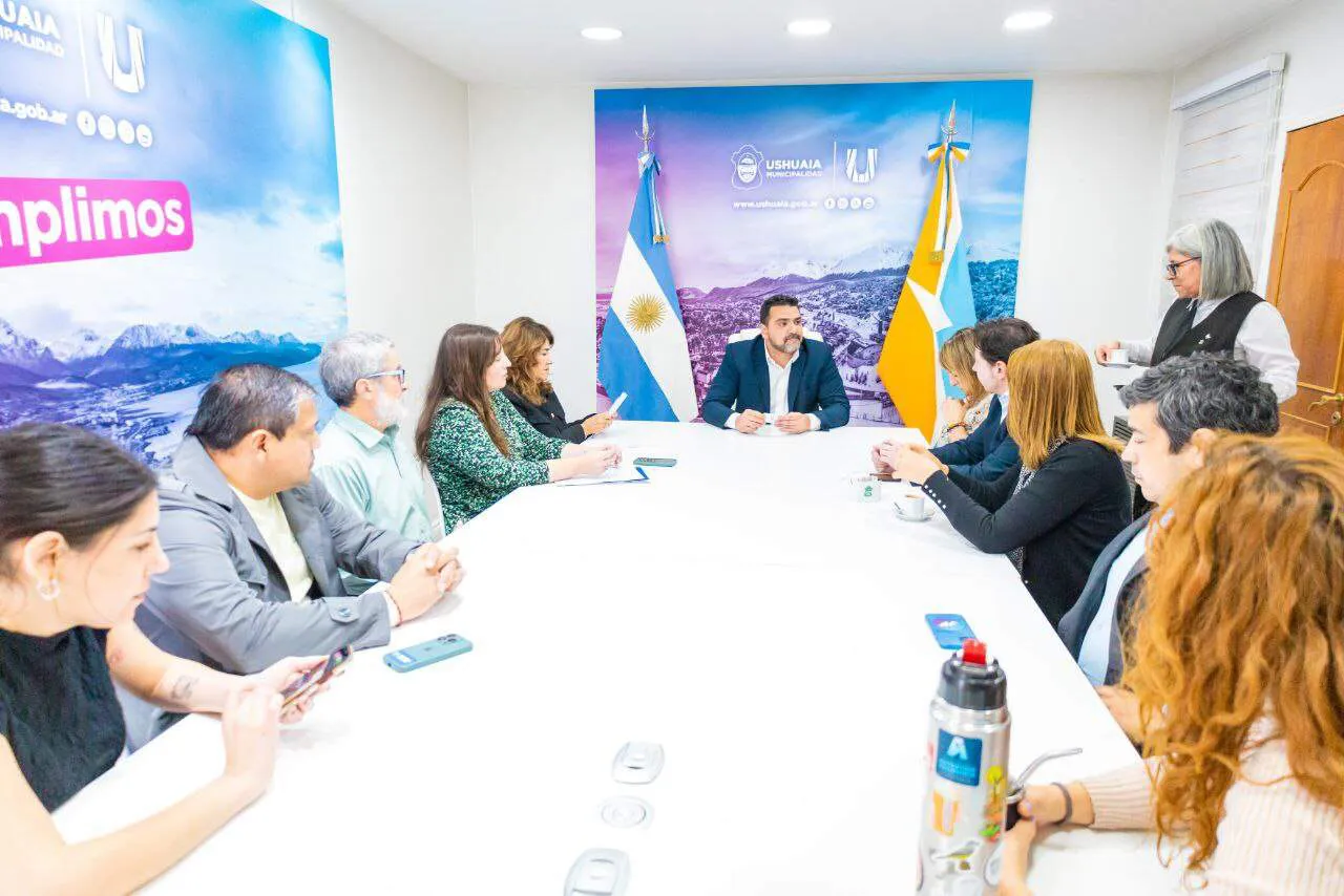 photo_5082796446096403652_y-1