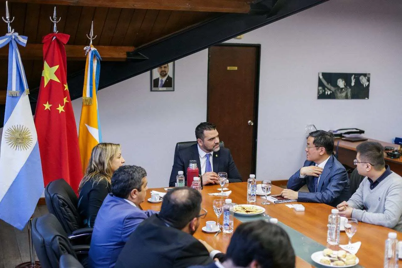 photo_4936355382905908758_y-1