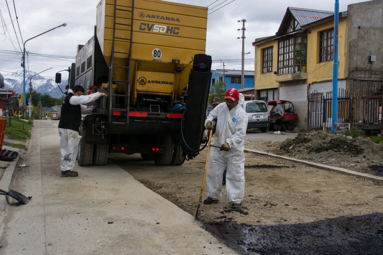 repavimentacion y asfaltado en barrio Calafate3