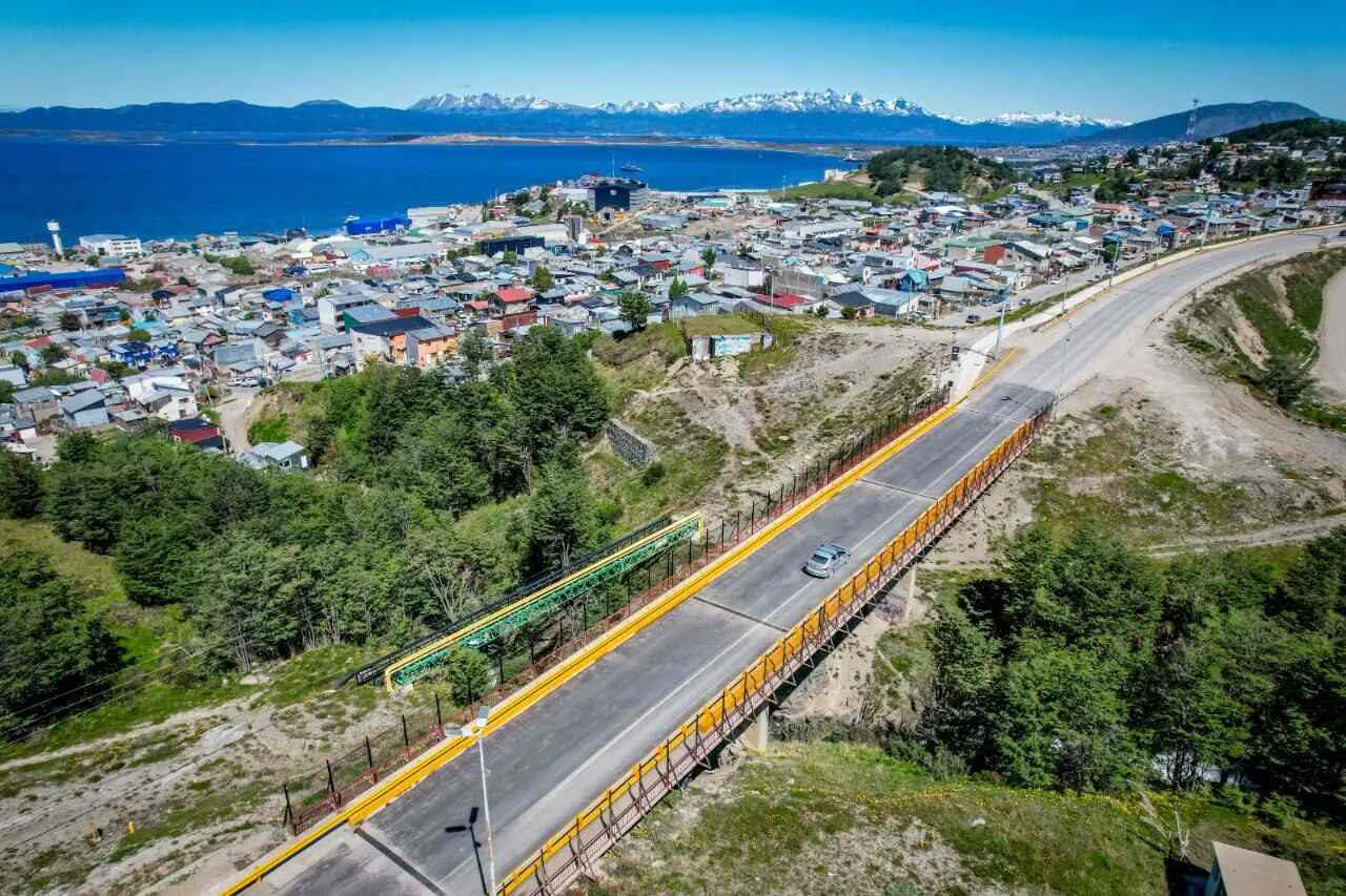 photo_5062155494696791698_y-1