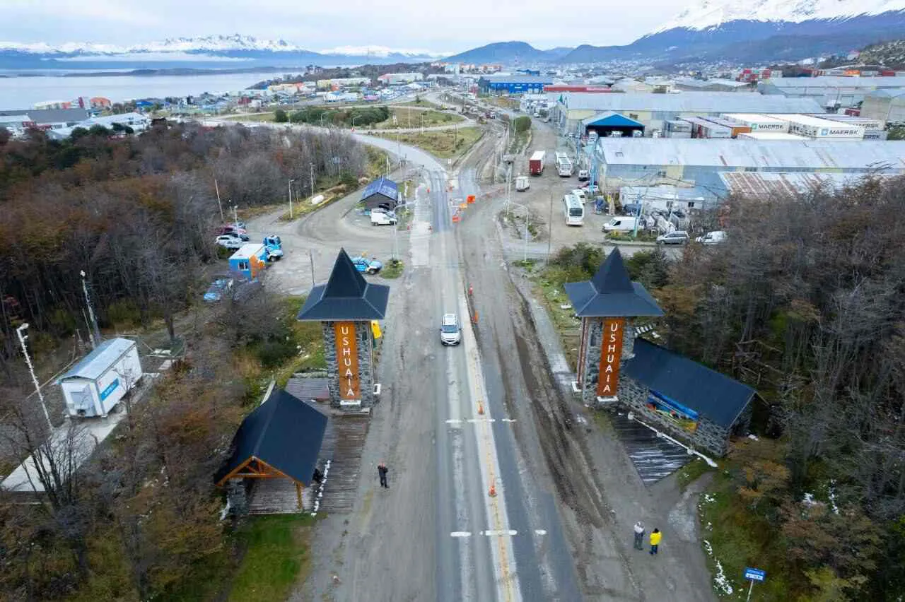 photo_5154702668306951979_y-1