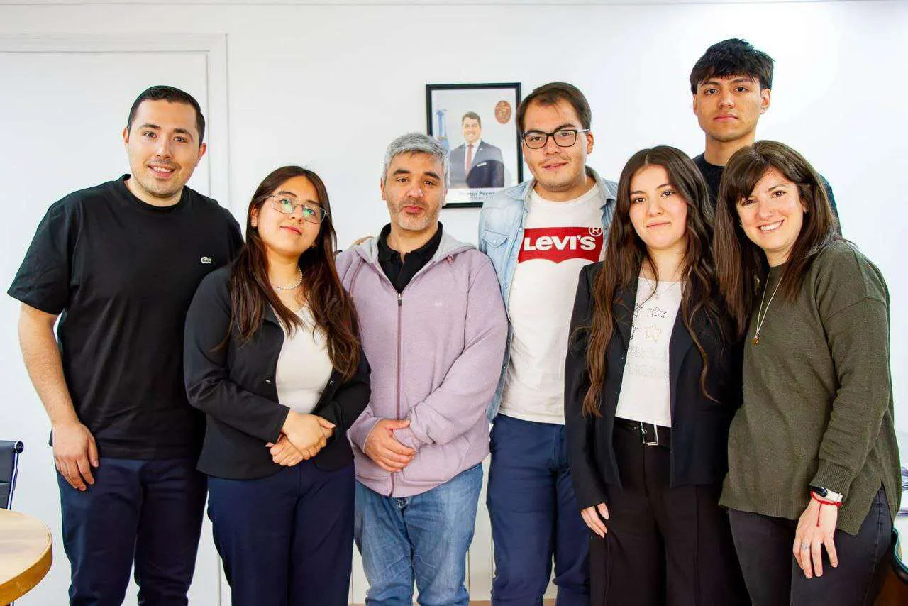 photo_5071271348034186745_y-1